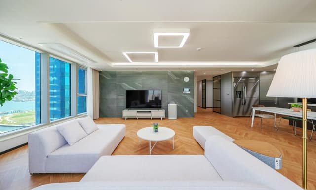 Executive Suite B