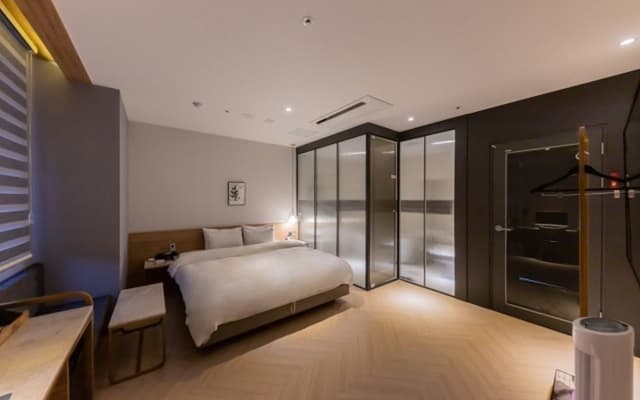 Couple PC Room