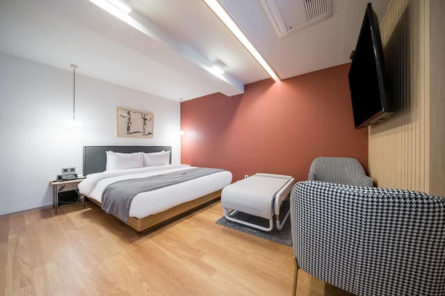 Suite Double (Ceragem medical device (chair & bed), styler, Netflix, free breakfast)
