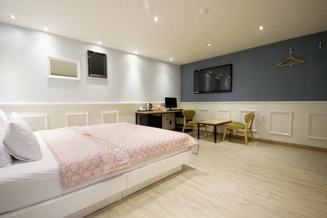 Semi Suite