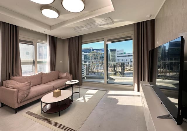 19:00 Check-in Flat Suite C