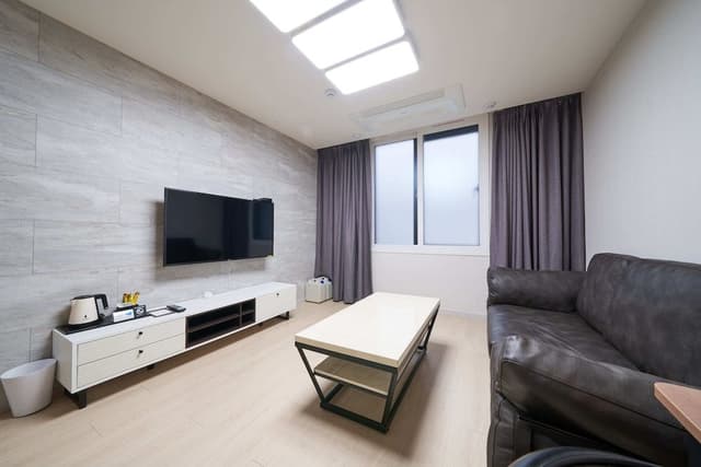 Family Suite, 2 Bedrooms, Kitchen (Saturday Check-in Time: 6 PM)