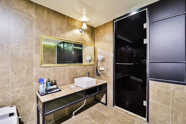 Royal Suite with Twin Bed