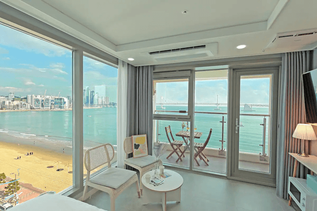 Studio with Panoramic Ocean View