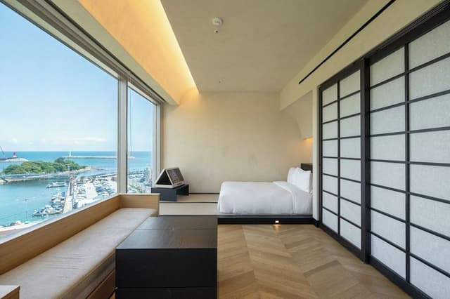 Deluxe Ocean + Outdoor Hinoki Tub