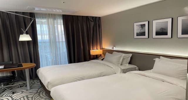 Superior Room, 2 Twin Beds, Balcony, Pool View