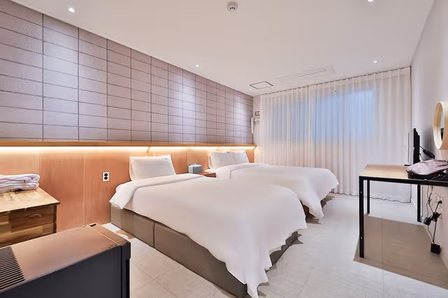 Standard Twin Room