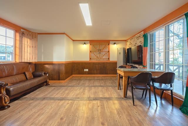 Family Room (A)