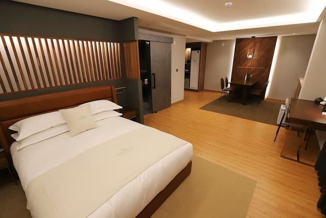 Maple Suite Room