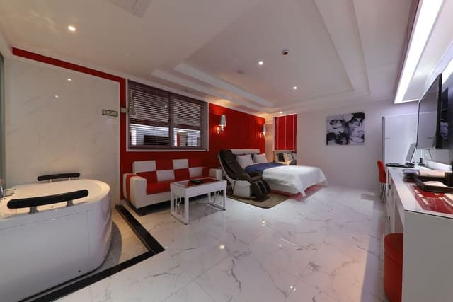Deluxe Room, Jetted Tub