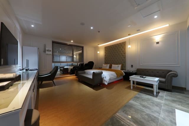 Room, Jetted Tub (Special)
