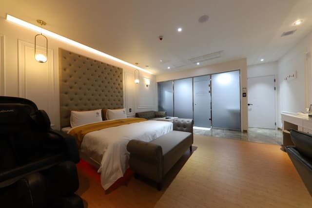 Room, Jetted Tub (Special)