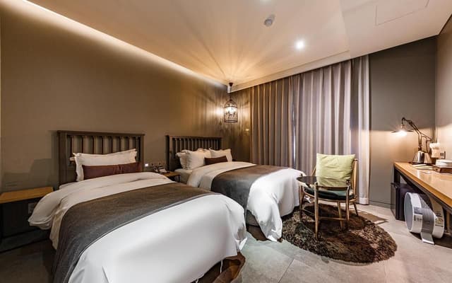 Premium Twin - Check-In-Out Mon-Fri 3PM-12PM, Sat 7PM-12PM, Sun 5PM-12PM