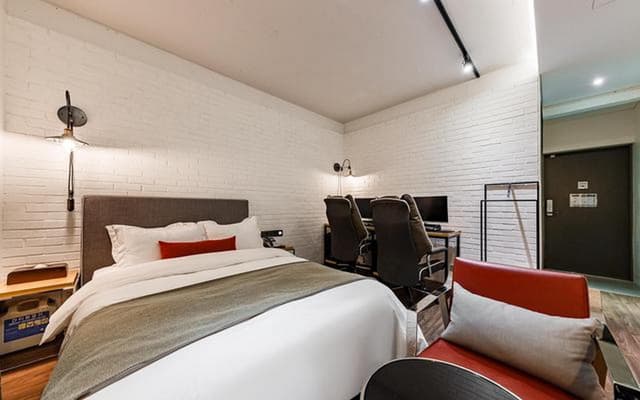 Couple Game Room - Check-In-Out: Mon-Fri 3PM-12PM, Sat 7PM-12PM, Sun 5PM-12PM