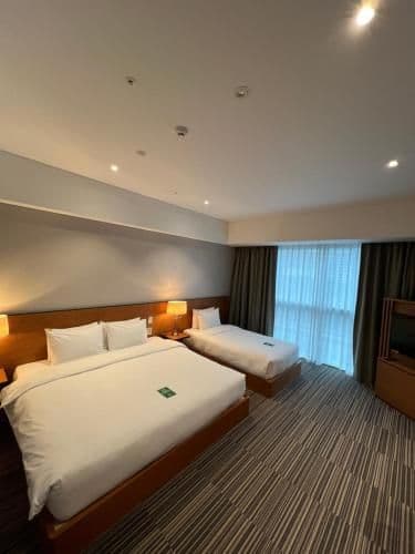 Deluxe Family - Includes 7 Days of Free Parking