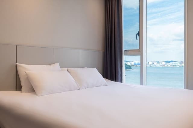 Standard King (Half Ocean View)
