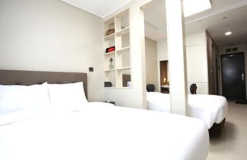 Deluxe Family Room