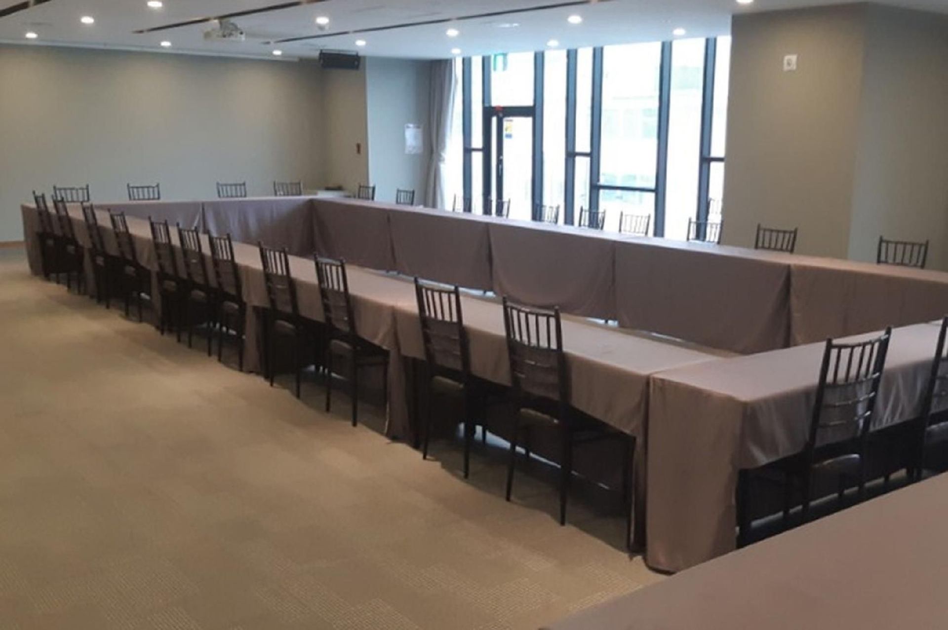 โรงแรมเอเอ็ม (AM Hotel)3