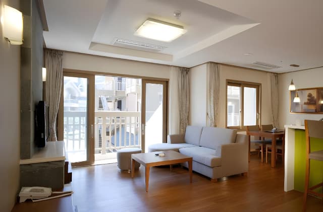 2 Bedroom Suite 1 Queen Bed 1 Ondol