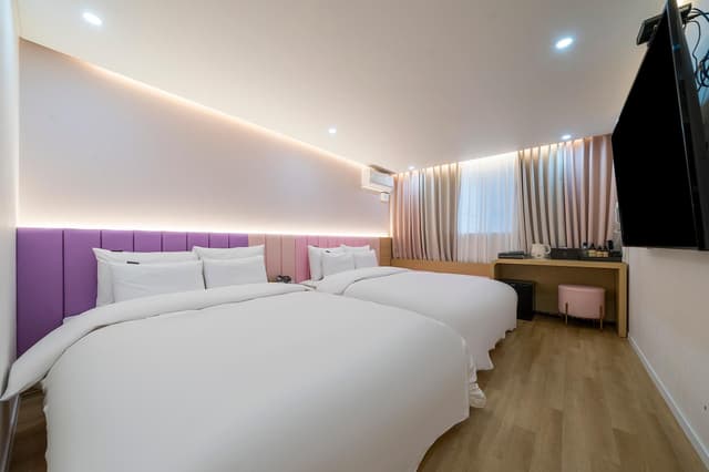 Family Twin Room - Non-Smoking