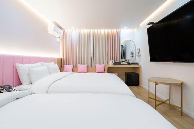 Family Twin Room - Non-Smoking