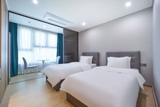 Deluxe Twin Room