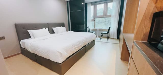 Deluxe Hollywood Room