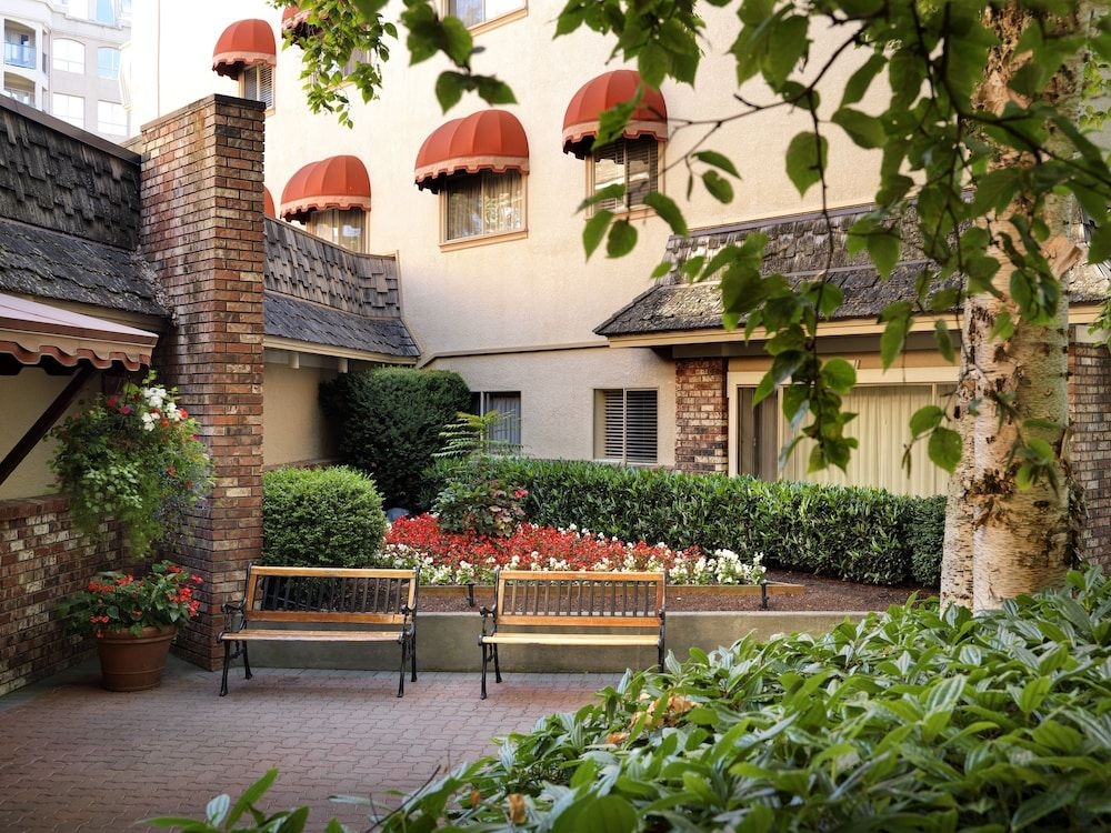 Royal Scot Hotel & Suites0
