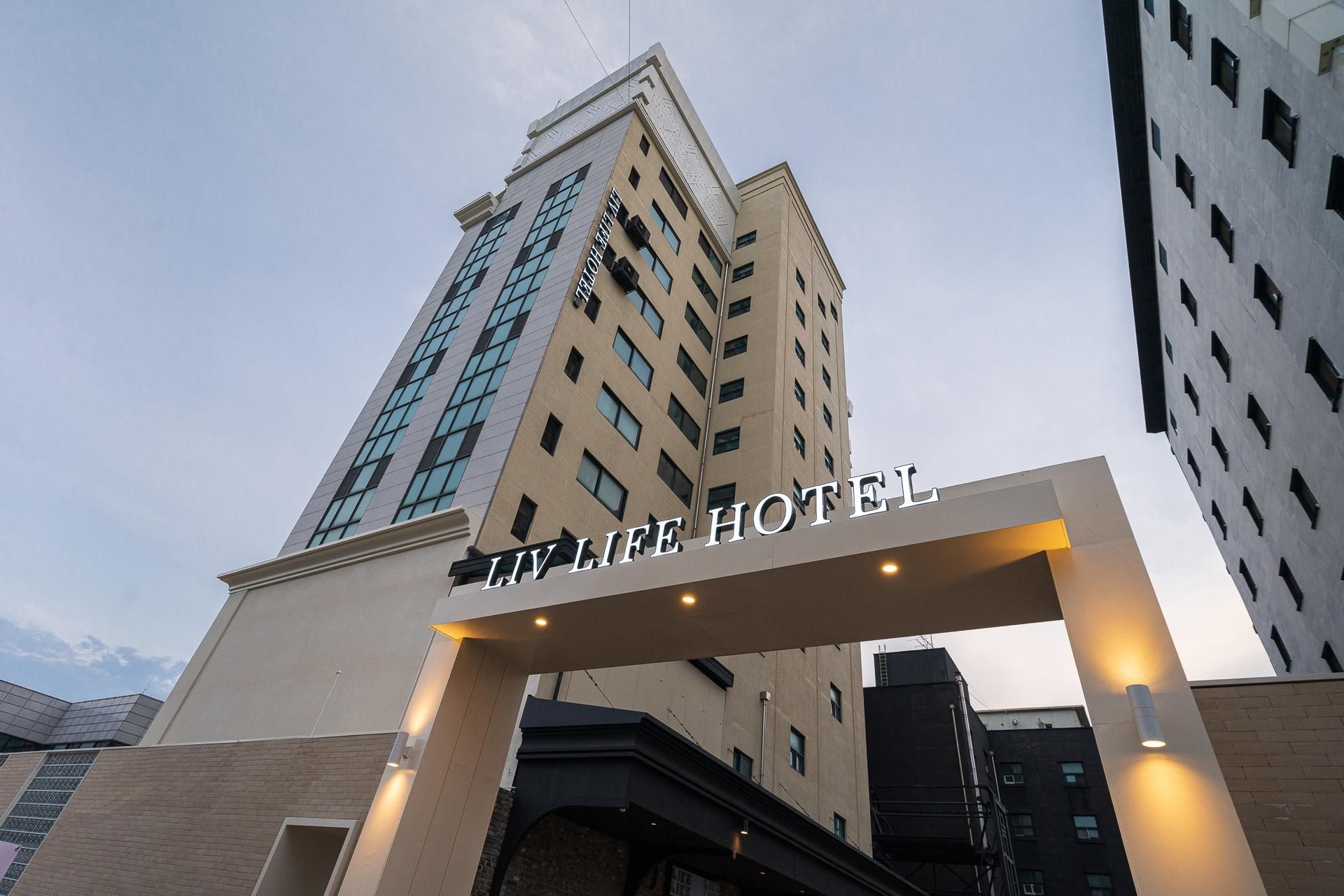 โฮเทล ลิฟ ไลฟ์ (HOTEL LIV LIFE)1