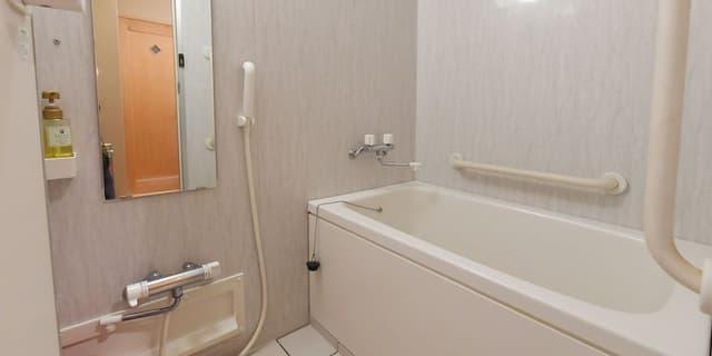 Room, Hot Tub