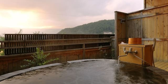 Room, Hot Tub