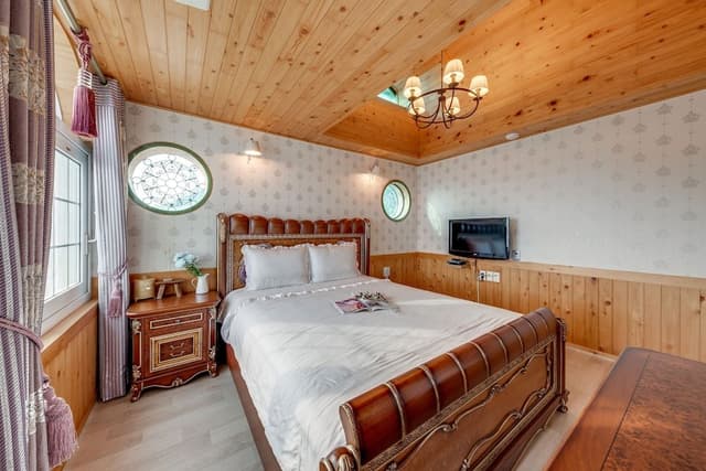 Room, Jetted Tub (Cypress /Spa in winter, contact hotel)