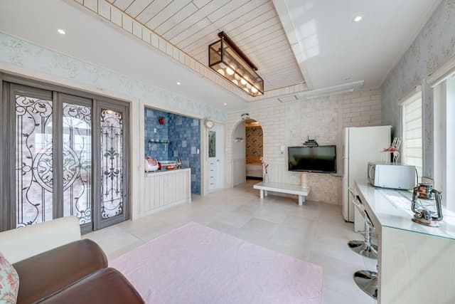 Room (Provence)