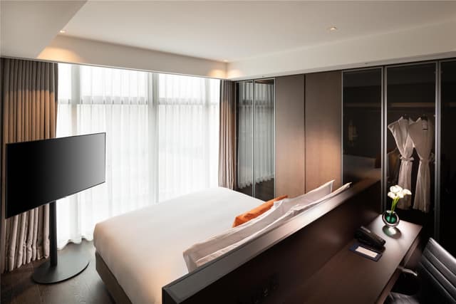 ONE KING TWO TWIN PREMIUM TWO BEDROOM SUITE