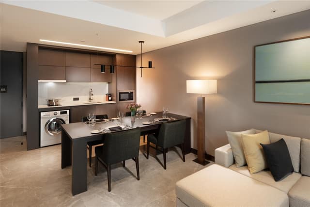 KING DELUXE ONE BEDROOM SUITE