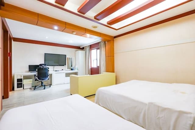 Deluxe Twin Room