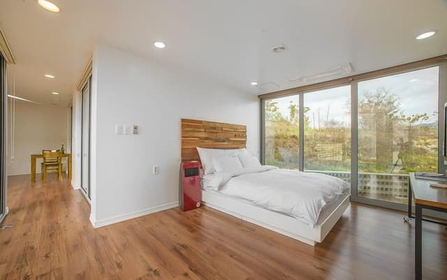 Standard Room, Hot Tub (Tub only available May-Nov)