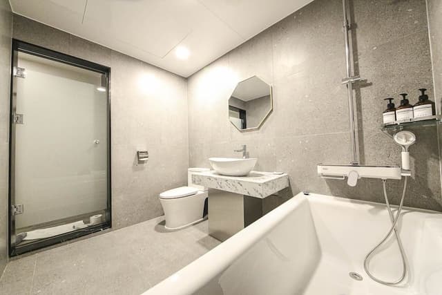 Royal Table / Free Ramyeon, Table, Air purifier, Styler, Netflix, Free Laundry & Dry, Free Amenities