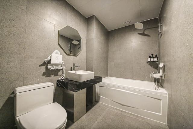 Prestige Table / Free Ramyeon, Table, Styler, Netflix, Free Laundry & Dry, Free Amenities