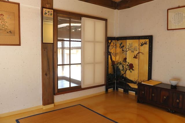 Traditional Room (Jageun Sarang)