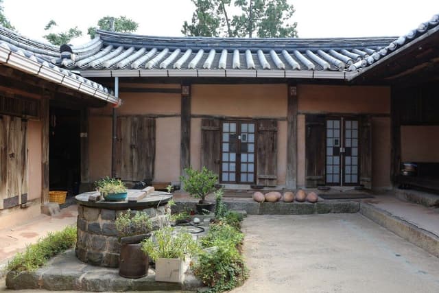Traditional Room (Ddeularaebang)