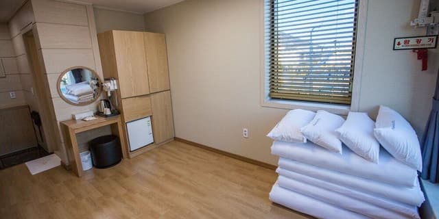 Room (Korean Ondol)