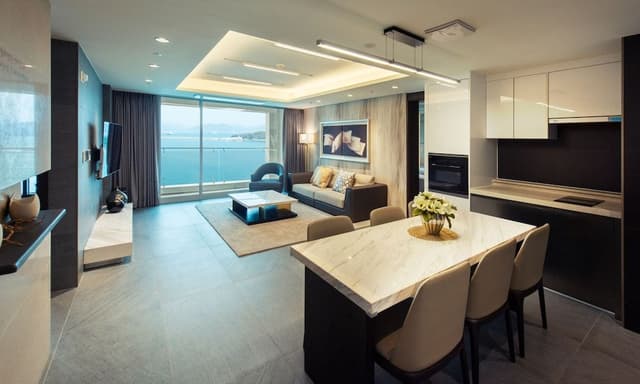 Royal Family Suite