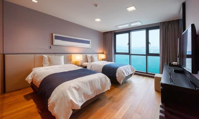 Royal Family Suite