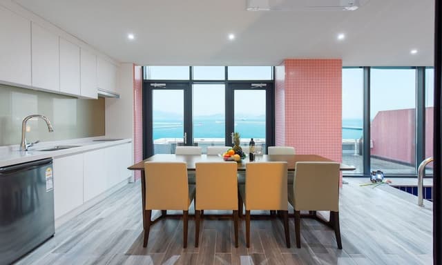 Premier Pool Suite