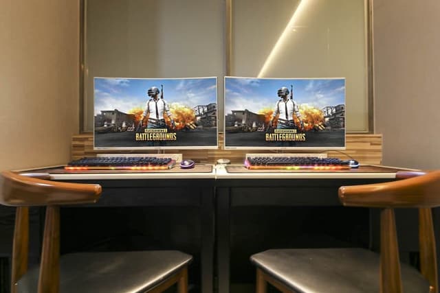Couple PC room