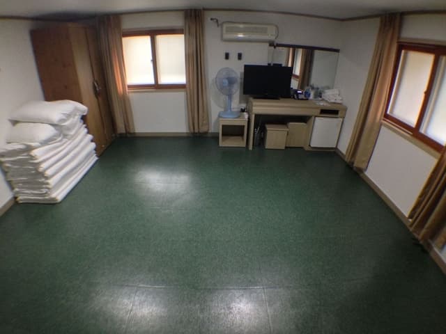 Room (Ondol - For 6 persons)