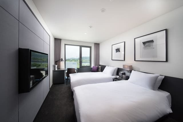 Premier Twin Room (Pool not included)