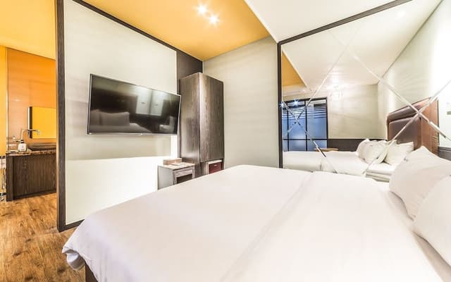 Standard Room (No breakfast on Sundays)