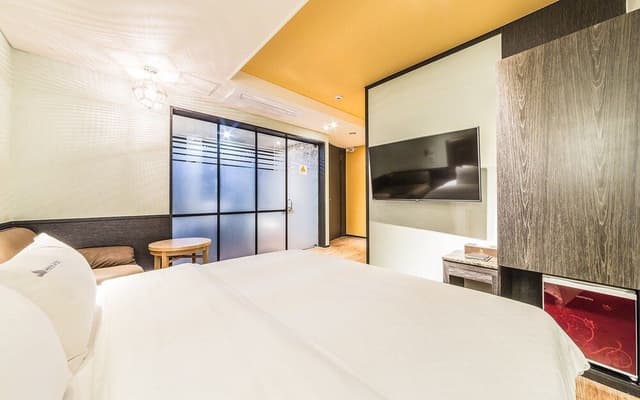 Standard Room (No breakfast on Sundays)